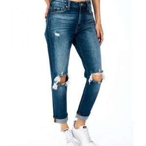 BDG High-Waisted Mom Distressed Jeans Size: 26